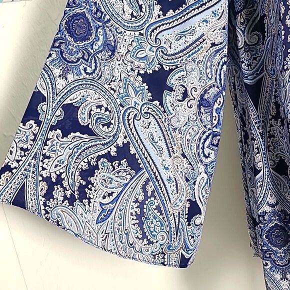 Sami & Jo Light Blue & Navy Blue Top with Criss-Cross Lattice Neckline, Size 1X - Picture 4 of 9